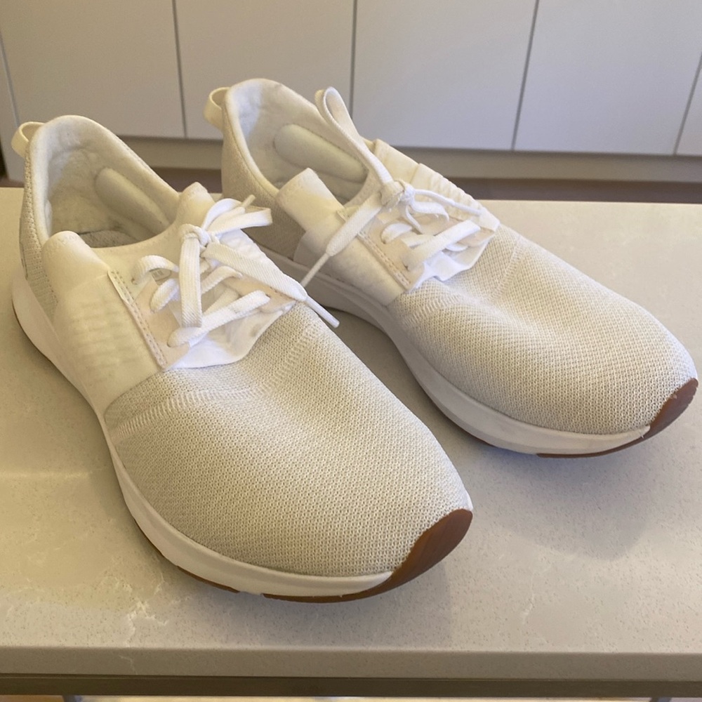 New Balance Size 10 white sneakers